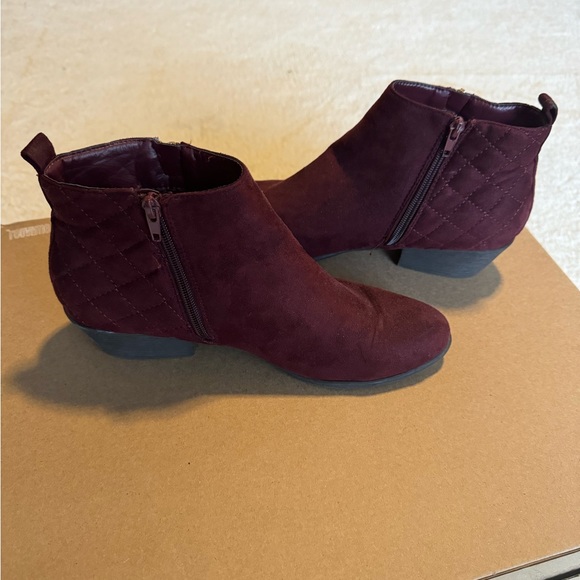 Just fab Red Ankle Suede Booties - Picture 9 of 10